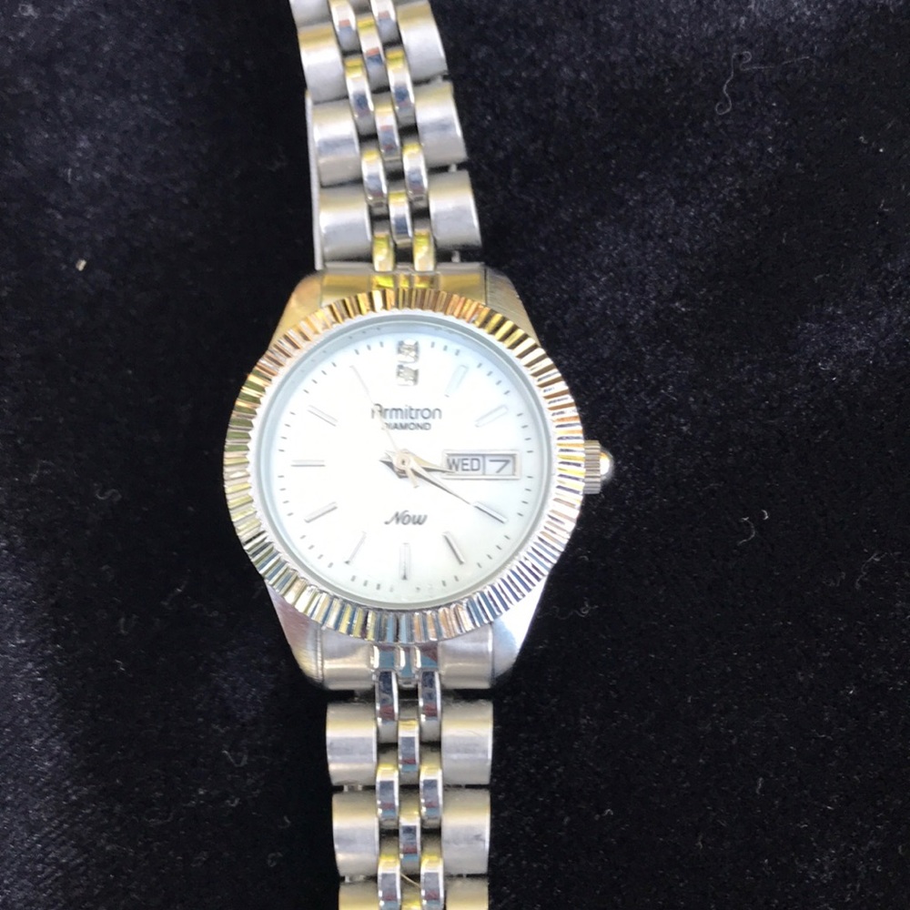 Ladies Silver watch with date